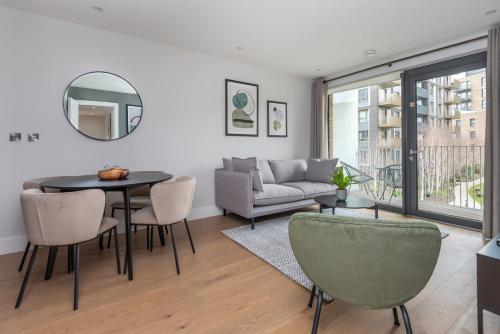 Near Wembley Stadium with Gym & Balcony, Londýn