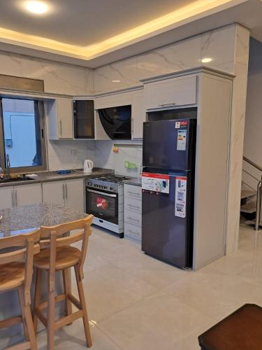 Muzn al Ghaith Luxury Chalet with Private Pool in อัลรามา