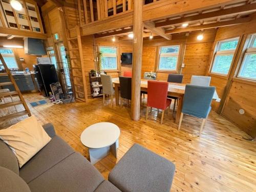 SymmNesrt那須はBBQ可能で森の木造ヴィラウッドデッキ 屋外遊具 ペットOK最大12名宿泊可能