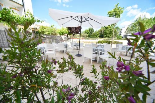 Hotel Marina - image 11