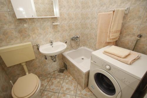 Apartment with Sea View image 3