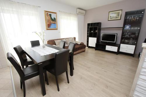 Apartment with Sea View image 7