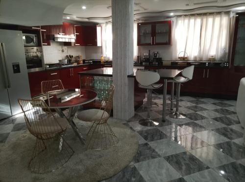 Villa Harmonie - Suite Familiale avec Piscine in 아인 조라