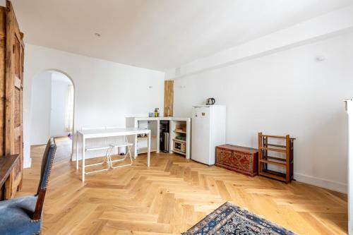 Parisian apartment in the 5th