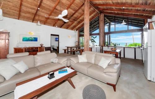 Boonooloo on Absolute Beachfront in Newell Beach