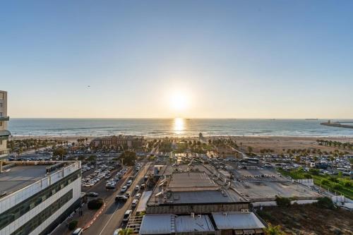 Luxury Penthouse with Seaview in แอชดัด