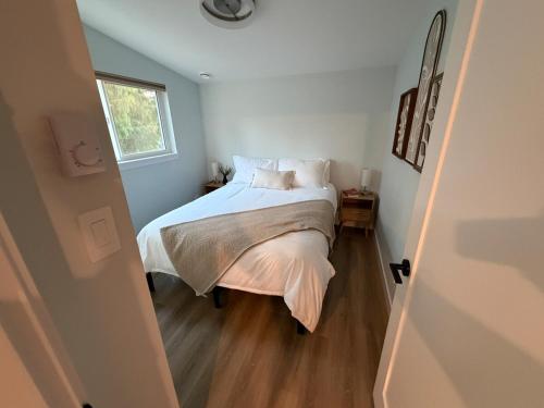 The Fin and Fir Ocean View Suite with Hot Tub in Campbell River (BC)