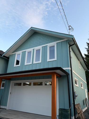 The Fin and Fir Ocean View Suite with Hot Tub in Campbell River (BC)