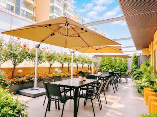 Dayin Serene Garden Hotel -Shanghai Hongqiao North Xinjing Metro Station -Large Social Area -Bar -Café -Gym -Free Laundry Luggage Storage -24H Front Desk-English Service, Shanghai