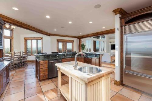 Farmington Oasis-Views Space & Comfort in Farmington (UT)