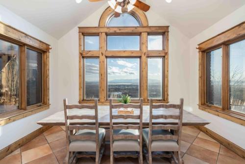 Farmington Oasis-Views Space & Comfort in Farmington (UT)