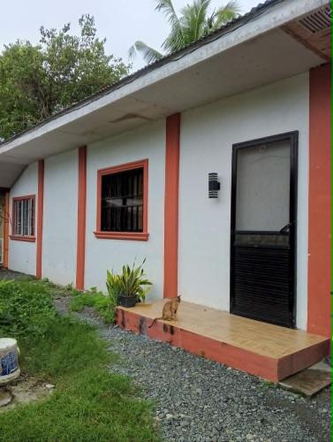 2-bedroom House with Air-conditioning in Calintaan