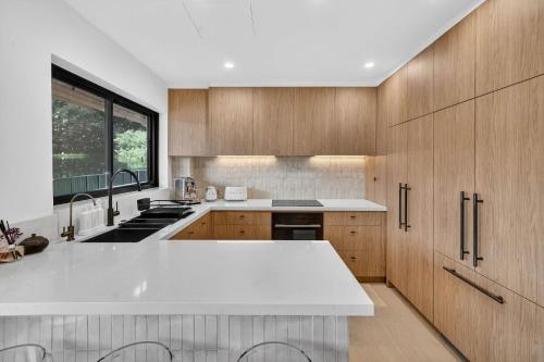 Spacious North Bondi Apt w Balcony near beach in North Bondi