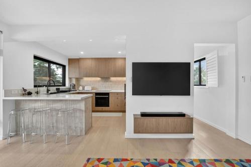 Spacious North Bondi Apt w Balcony near beach in North Bondi