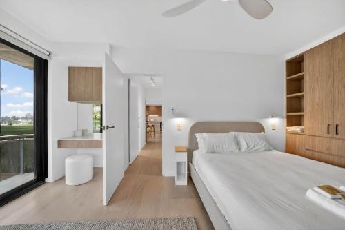Spacious North Bondi Apt w Balcony near beach in North Bondi