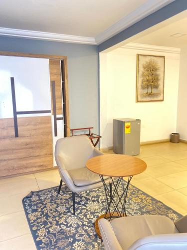 設施, Peach City Hotel in 布林布林
