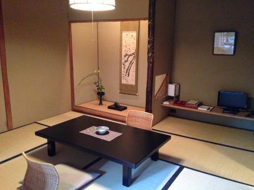 Japanese-Style Economy Room