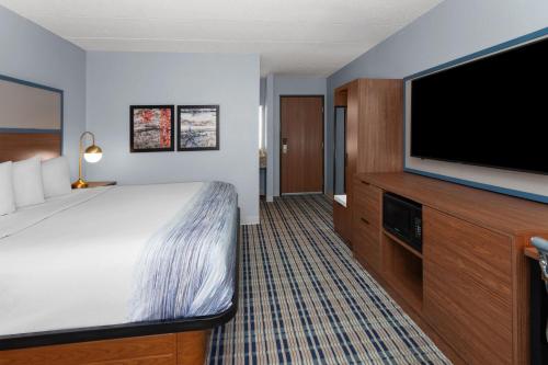 AmericInn by Wyndham Austin Room Type - King Room - Non-Smoking