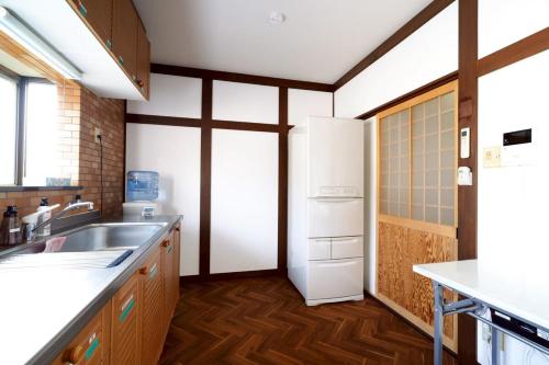 Authentic Traditional Japanese House Sleeps 16 Free Parking Near Ghibli Park in Nisshin