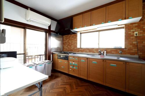 Authentic Traditional Japanese House Sleeps 16 Free Parking Near Ghibli Park in Nisshin