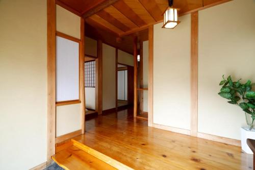 Authentic Traditional Japanese House Sleeps 16 Free Parking Near Ghibli Park in Nisshin