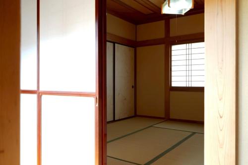 Authentic Traditional Japanese House Sleeps 16 Free Parking Near Ghibli Park in Nisshin