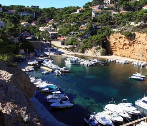 House with garage & private sea access in Ensuès-la-Redonne