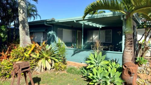 Coastal Palms Hideaway - Sandstone Point