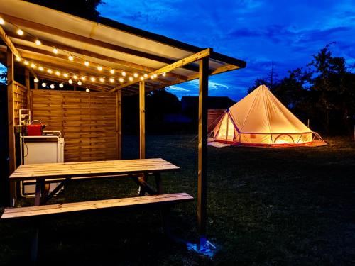 Glamping La Belle Étoile - Nuit insolite -Toilette sèche (Glamping La Belle Etoile - Nuit insolite -Toilette seche) in Monts-sur-Guesnes