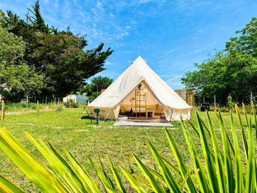 Viesnīcas āriene, Glamping La Belle Étoile - Nuit insolite -Toilette sèche (Glamping La Belle Etoile - Nuit insolite -Toilette seche) in Monts-sur-Guesnes