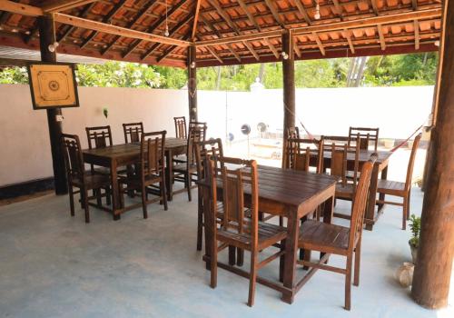 Restaurant, Summer wave kudawa and Kite surfing school in Kalpitiya