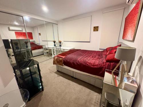 Spacious Master Room with Private Ensuite in Bundoora