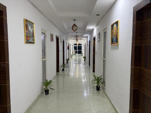 PLAY HOTEL BUDHA TOWER Sector 18 metro in Noida