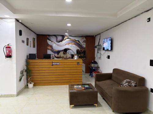 PLAY HOTEL BUDHA TOWER Sector 18 metro in Noida