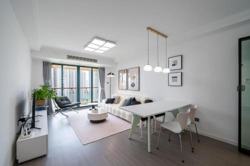 Tyms 2BR 2BA Family Serviced Apartment OrientalCambridge - image 2