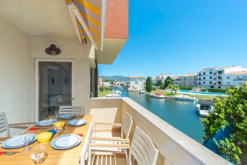 WELCS APARTAMENTO 399 EMP con piscina comunitaria