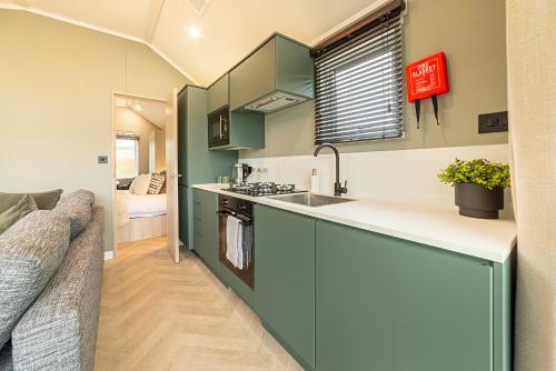virtuve, Luxury Glamping "The Snug" - 1 Bedroom in Erdislanda