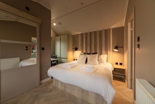 Luxury Glamping "The Snug" - 1 Bedroom in Erdislanda