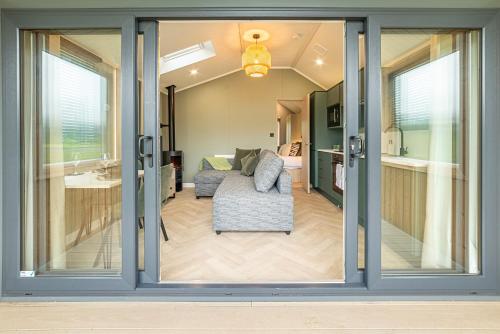 Luxury Glamping "The Snug" - 1 Bedroom in Erdislanda