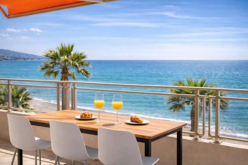 Wake up facing the sea