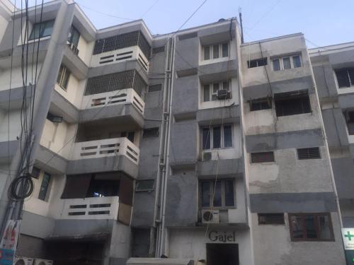 Convastay Gajel- Near Apollo Greams Road - Chennai