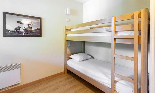 2 bedrooms, 4 beds