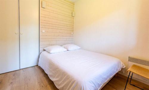 1 double bed, 1 bunk bed, 1 sofa bed