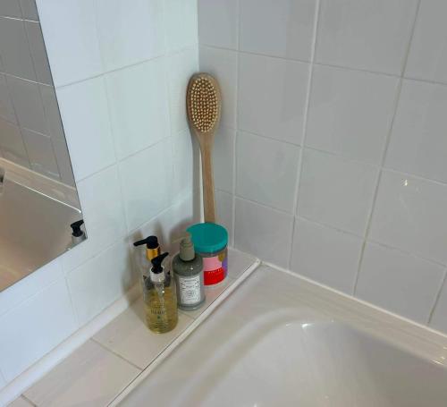 Badkamer, House Sleeps 4 with Parking and Garden in Sutton On Trent
