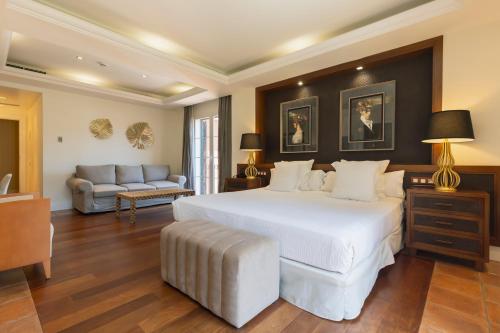 Hotel MR Les Rotes in Las Rotas Beach