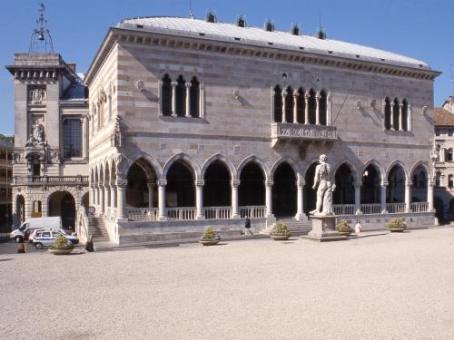 Hotel Principe - Tap to explore photos