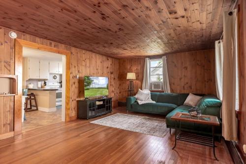 Simple Comforts, Family and Pet Friendly Stay