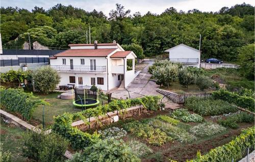 Viesnīcas āriene, Amazing Home In Grubine With Wifi in Šumet