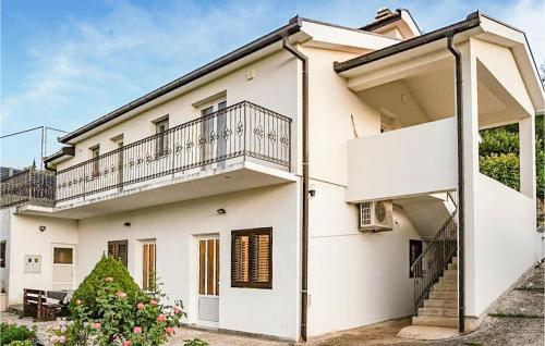 Viesnīcas āriene, Amazing Home In Grubine With Wifi in Šumet