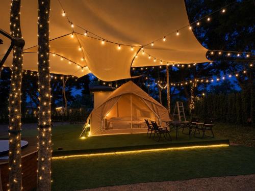 Riverside Glamping Resort Kanchanaburi - Ratchaburi Riverside Glamping Resort Kanchanaburi - Ratchaburi